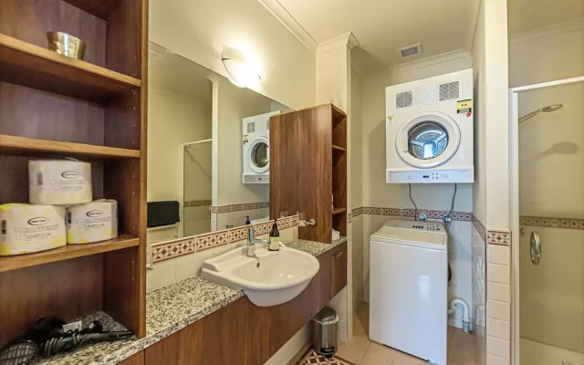 Panoramic Views - 2 Bedroom Sub-Penthouse