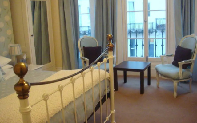 Cross Street Guesthouse & B & B