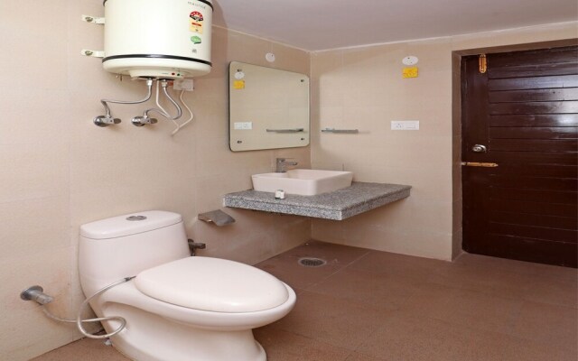 OYO 13724 Home Cosy Stay Near Mall Road