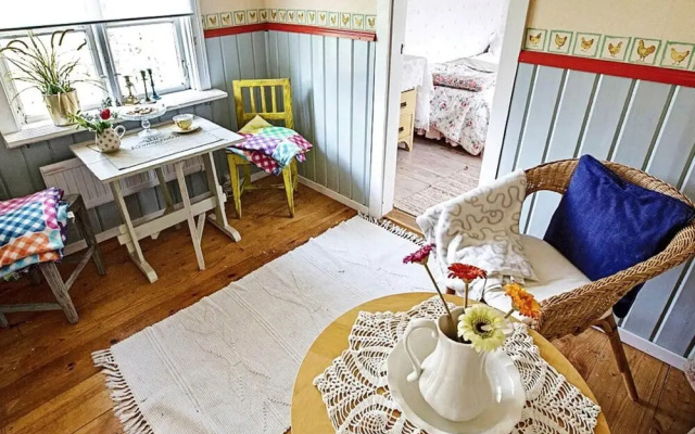 Tranquil Lake View Cottage-by Traum