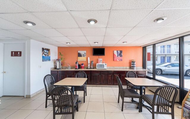 Econo Lodge Central