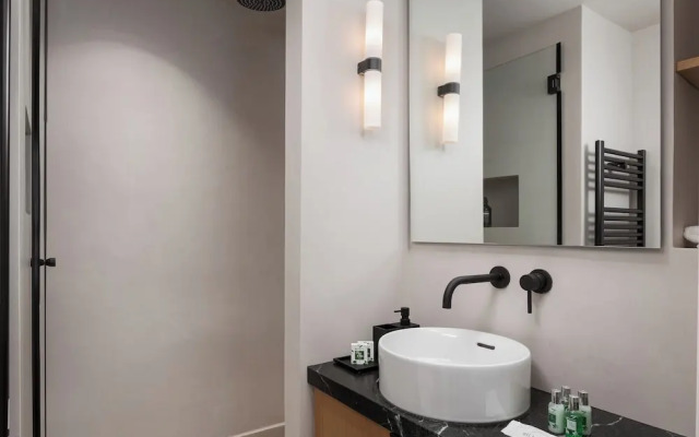 Kolonaki Athena Residence by Fineline