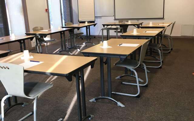 Kyriad Direct Marseille Est - La Valentine