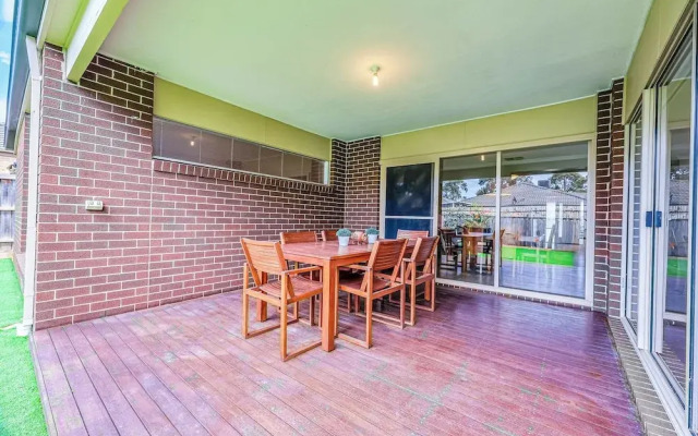 StayAU Spacious Stay Point Cook
