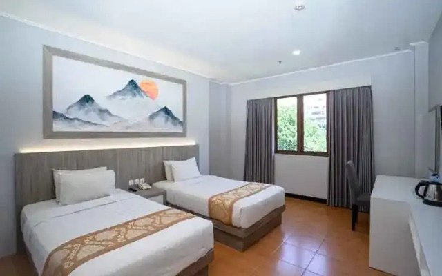 Front One HK Resort Simpang Lima Semarang