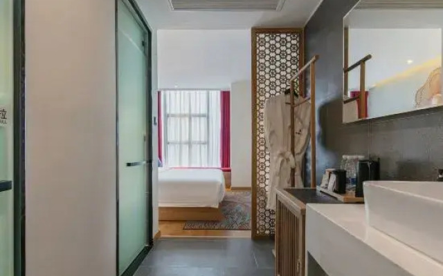 QIANNA HOTEL (Hebi High Speed Railway Station, Qi River View)