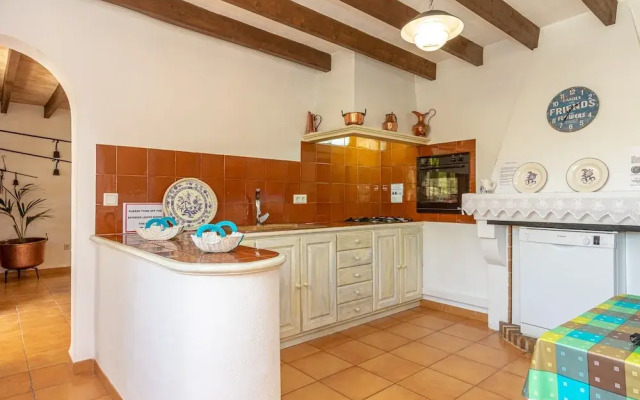 Traditional Charm With Private Pool