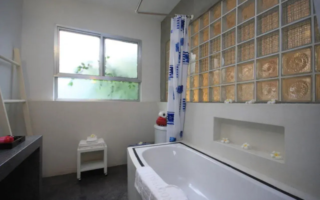 Frangipani Villa-90s Hotel