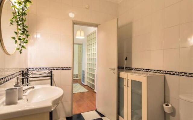 Charming Chiado 2Bedr W/Balcony And View