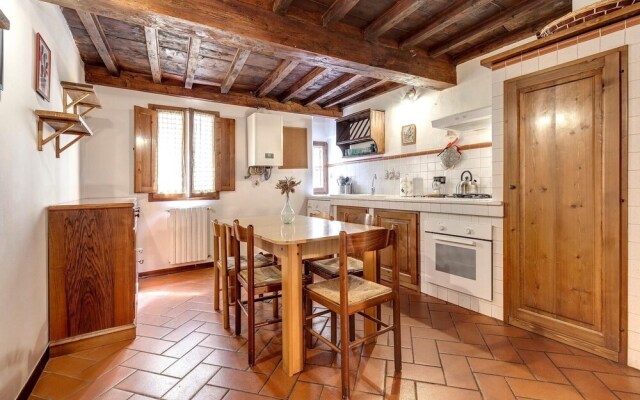 Pinti 46 in Firenze With 1 Bedrooms and 1 Bathrooms