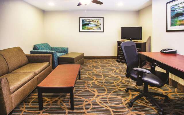 La Quinta Inn & Suites by Wyndham Evansville