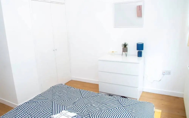 Large Shoreditch, Hoxton 3-bed Garden Flat