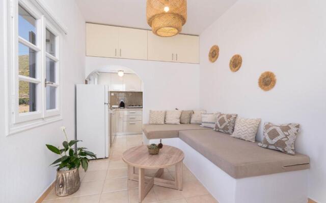 Red Beach Harmony suites Modestos