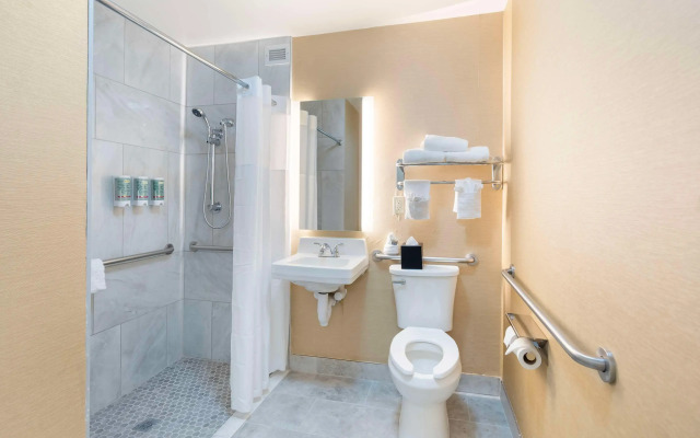 Best Western Plus Glenview Chicagoland Inn & Suites