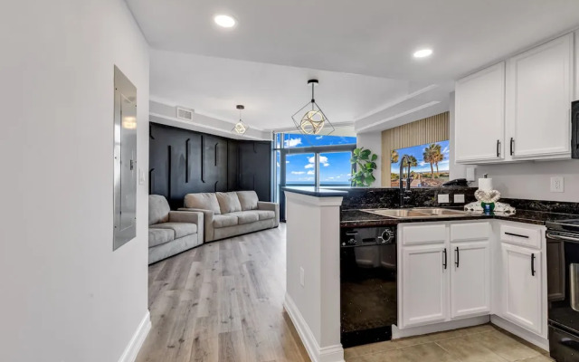 Beachfront Anderson Condos by Hosteeva