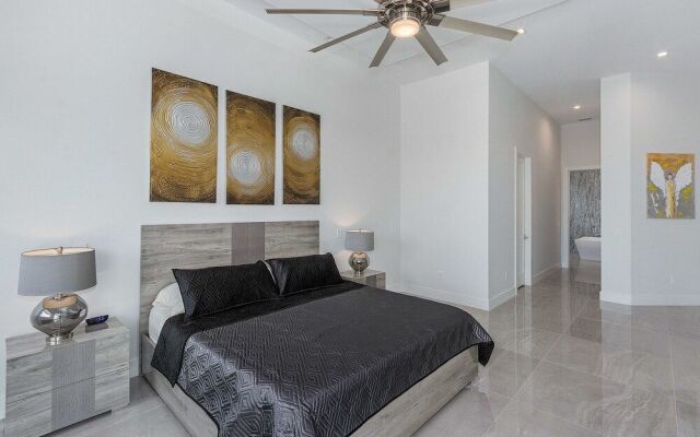 Villa Cosmopolitan by Vacationhit