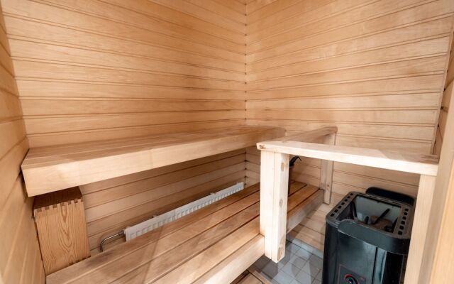 2ndhomes Top Floor 3BR Apartment w Sauna