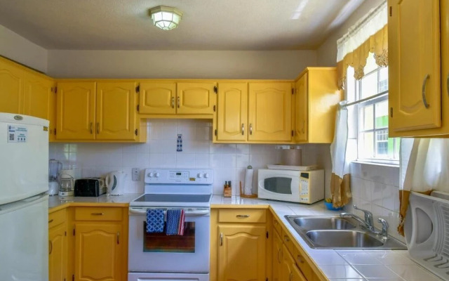 Two Bedroom Apartment With Pool Located Near the Beach and Kensington Oval