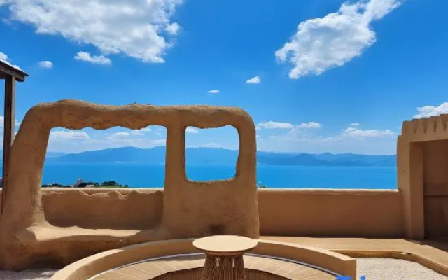 Fuxian Lake Wuluojia · Light Luxury Resort Hotel (Fuxian Lake Scenic Area Wetland Park Branch)