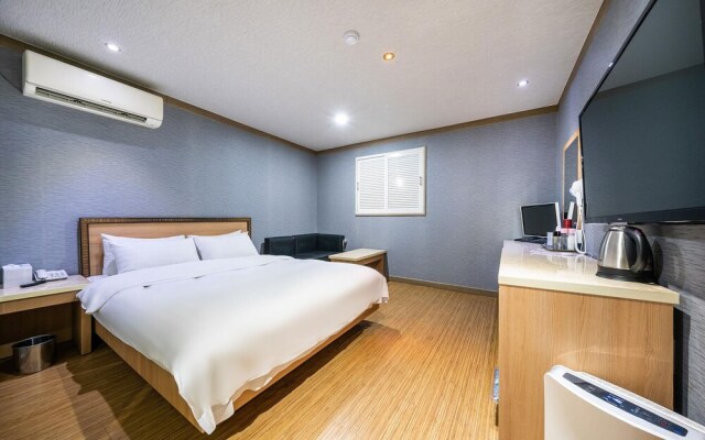 Sadang Charis Hotel