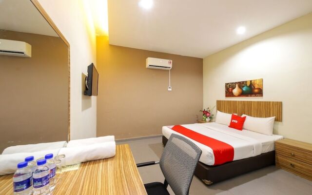 OYO 89839 Riaz Hotel