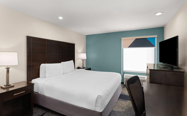 Baymont by Wyndham Iowa Lake Charles