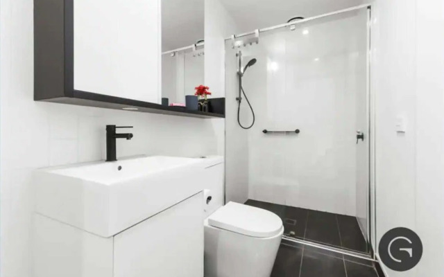 Bright 1 Bedroom Apartment in St Kilda