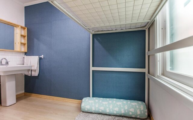 Single Story Capsule Hotel