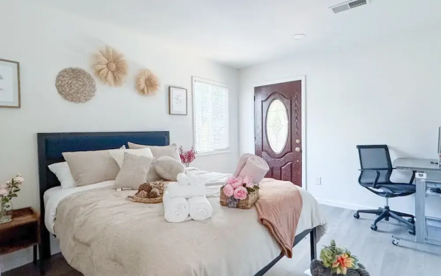 Walk to Google 3BR Home Yard & Kitchen