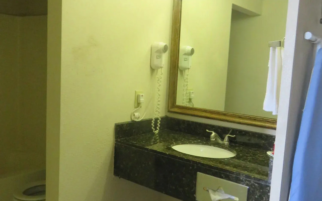 Baymont by Wyndham Fargo