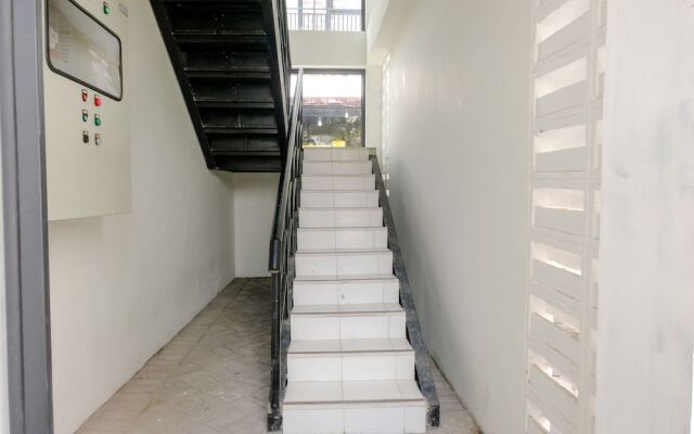 OYO 1352 Jember Town Square Residence