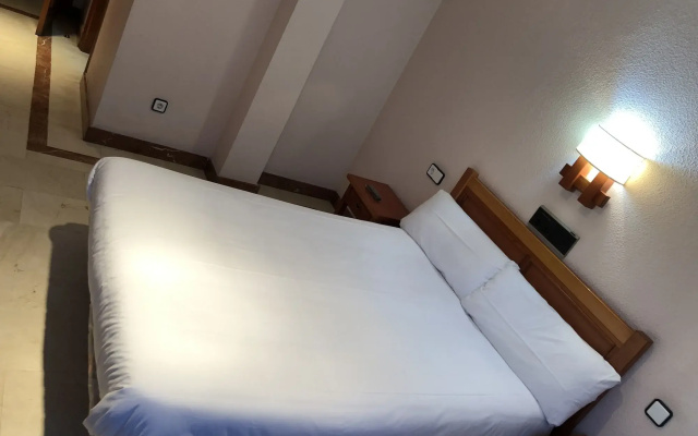 Hotel Castilla Torrijos