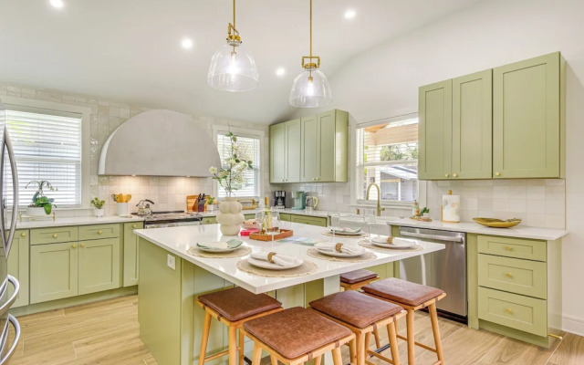 Heated Pool, Mini Golf & Cabana: Bradenton Retreat