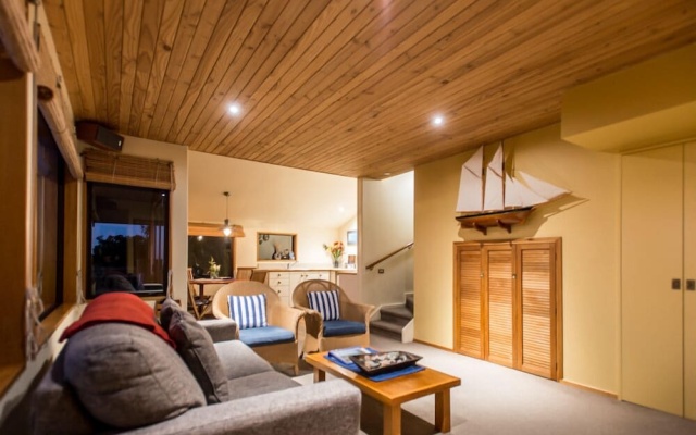 The Wheelhouse Inn – Guest Rooms – Nelson