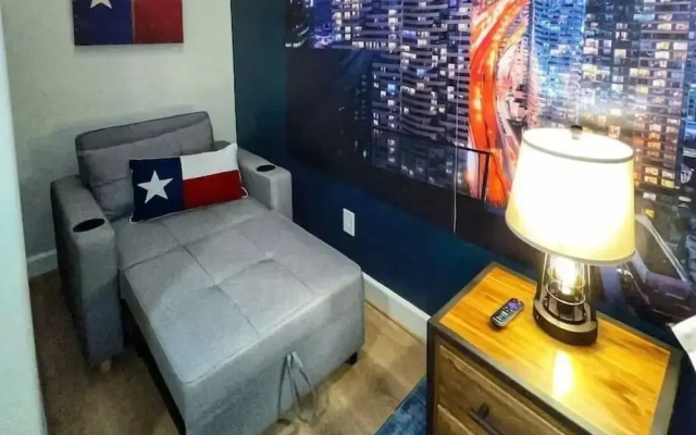Posh Dtwn Midtown Home w Stunning Roof-topterrace