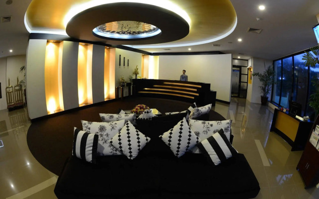 Avenue 64 Hotel