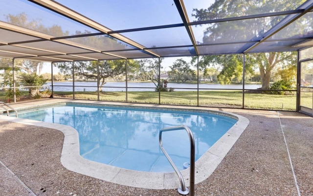 Watersedge - Private & Sanitized, Self Check-in. Perfect for Social Distancing & Working From Home. Private Pool, Pet Friendly. Super-host Support