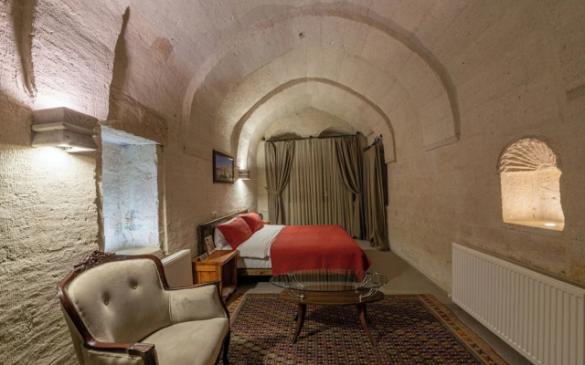 Kapalos Cave Hotel