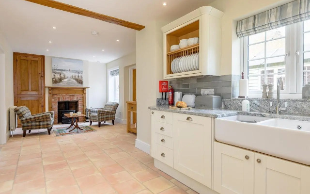 Sea Holly Cottage-UK11931