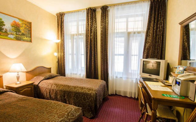 Monte Kristo Hotel