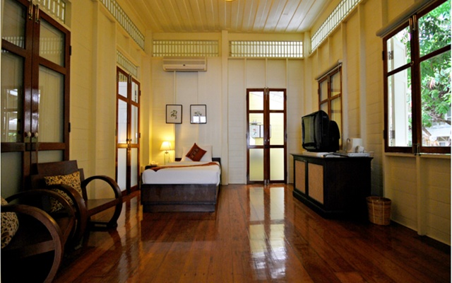 Baan Bayan Beachfront Hotel