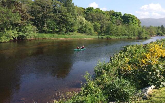 Riverbank Lodge