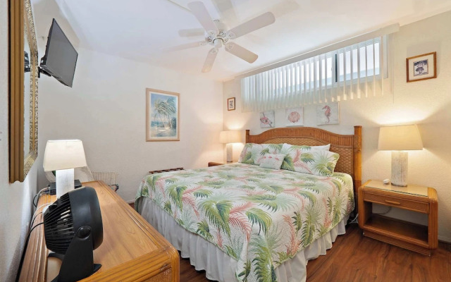 Kona Reef F2 Charming Oceanfront Condo for 4!