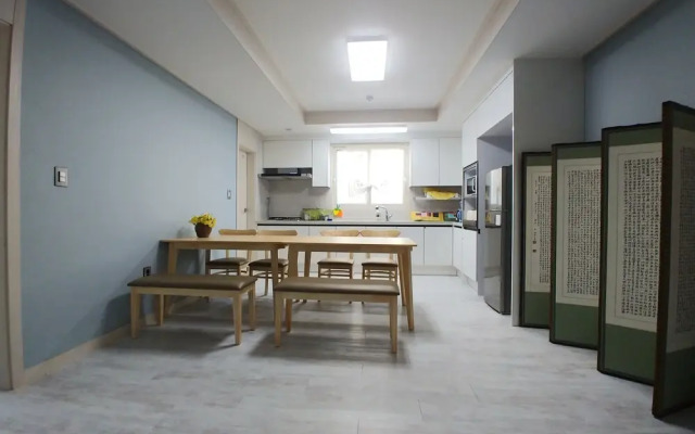 Friends Guest House - woman only