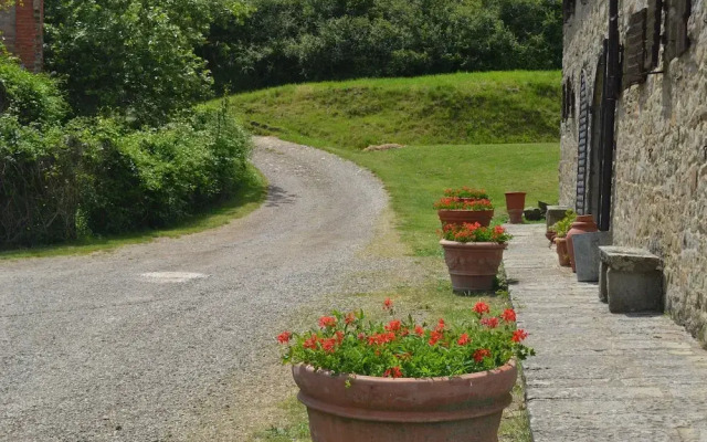 Two-room Apartment in Tuscany Country Style