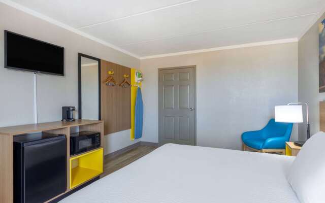 Days Inn & Suites by Wyndham Fort Bragg/Cross Creek Mall