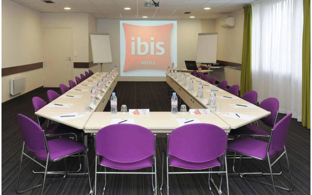 ibis Chartres Ouest Luce