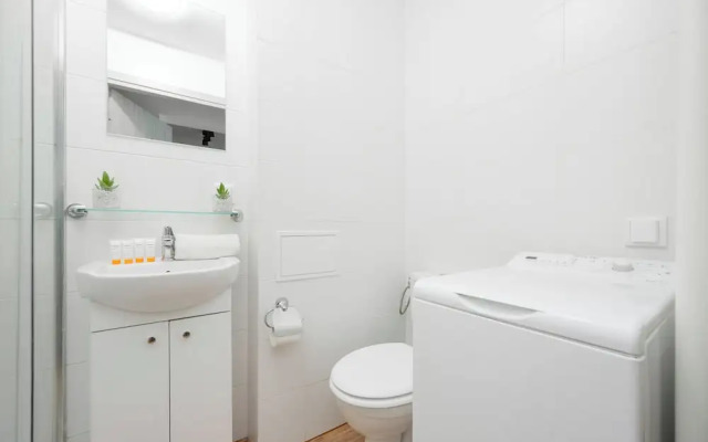 Apartment Business Center by Renters
