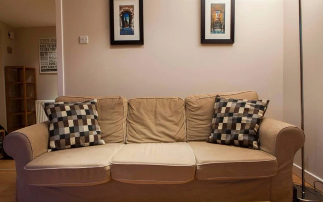 Bright & Stylish West End Apartment, Sleeps 2-4