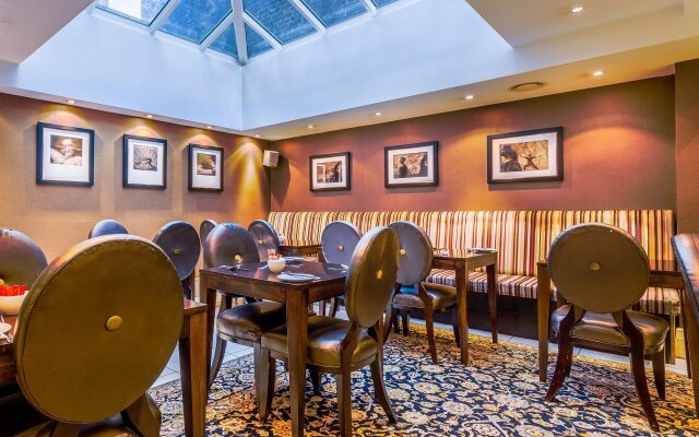 Tophams Hotel